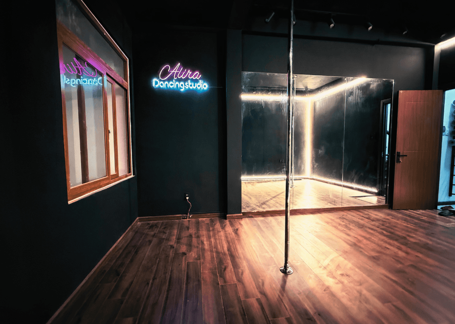 PRIVATE TRAINING STUDIO slide 2