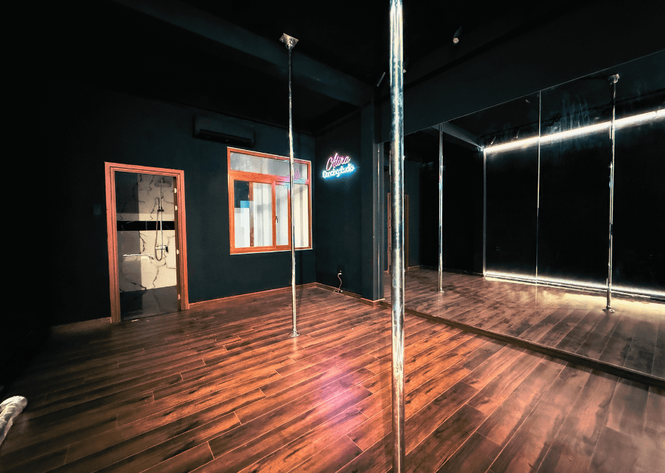 PRIVATE TRAINING STUDIO slide 4