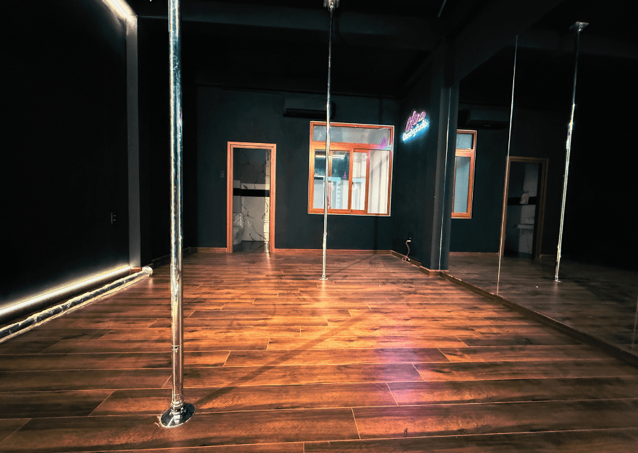 PRIVATE TRAINING STUDIO slide 6